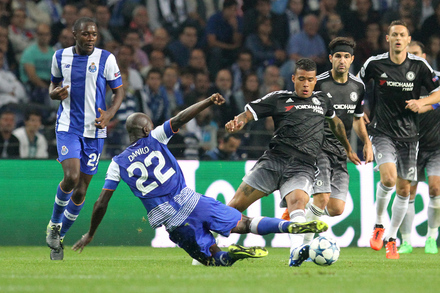FC Porto v Chelsea Champions League J2 2015/16 :: Photos ::  playmakerstats.com